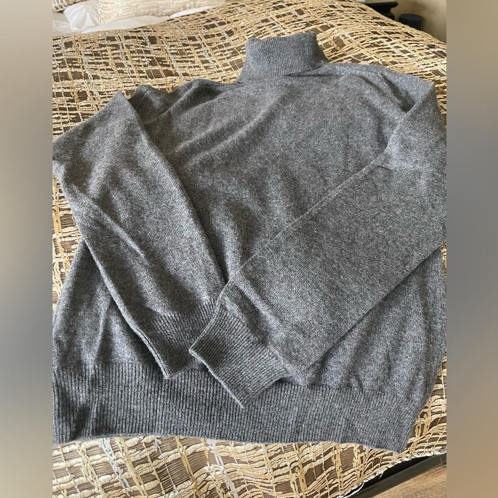 Uniqlo 100% cashmere, dark gray woman sweater brand new